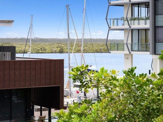 Apartment for rent in Paradise Point, Gold Coast City