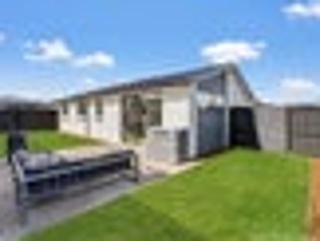 House for sale in Chaslands, Canterbury