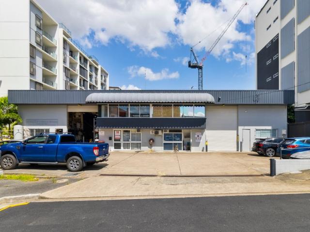 Warehouse for sale in Toombul, Queensland