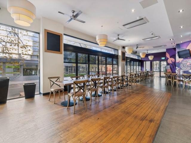 Showroom for rent in City