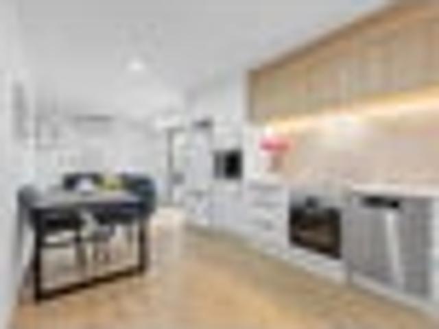 Townhouse for sale in Chaslands, Canterbury