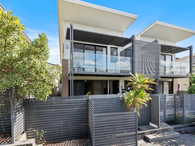 Townhouse for sale in Cannon Hill, Greater Brisbane