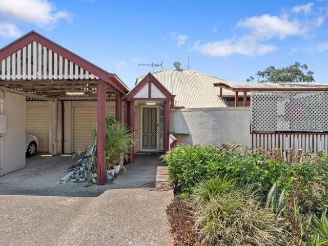 Townhouse for rent in Indooroopilly, Greater Brisbane