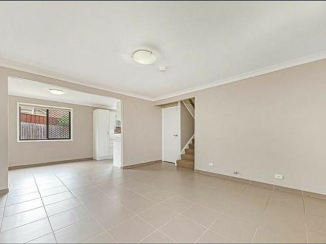 Townhouse for rent in Sydney, New South Wales