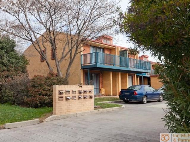 Townhouse for rent in Crestwood, Queanbeyan