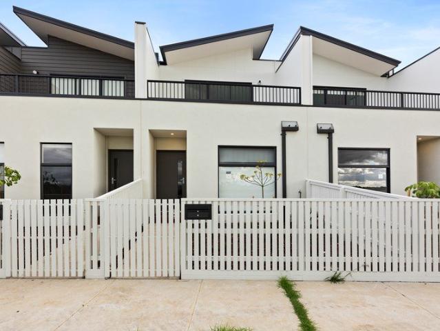 Townhouse for rent in Camerons Creek, Victoria
