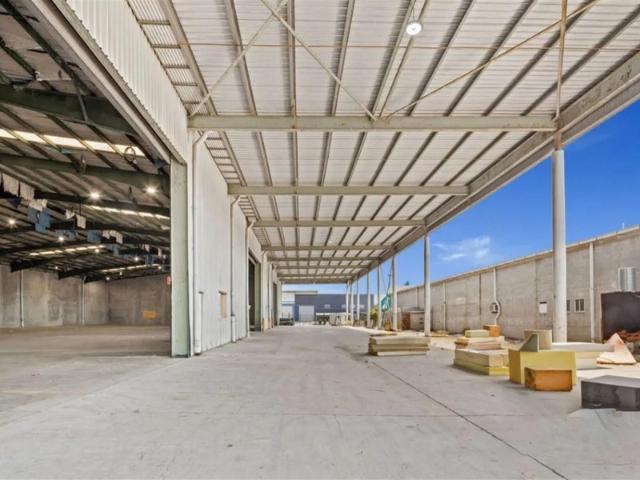 Warehouse for rent in Toombul, Queensland