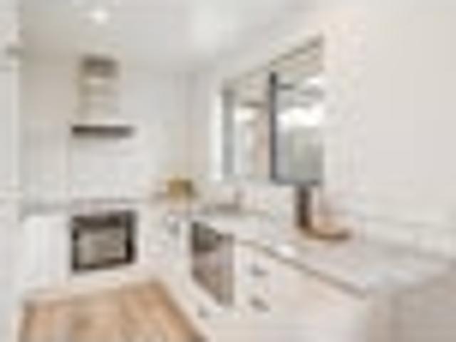 Townhouse for sale in Chaslands, Canterbury