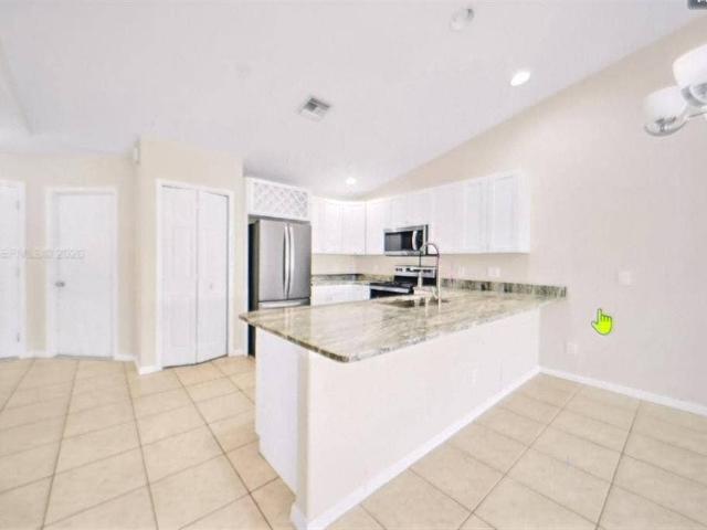 Room for rent in Cape Coral, Florida