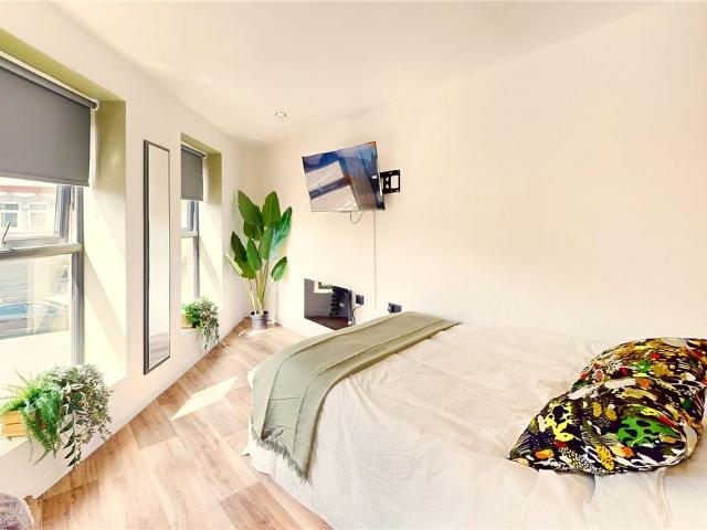 Studio for rent in Stirchley, West Midlands