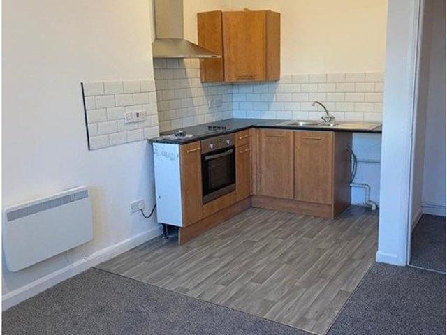 Apartment for rent in Faerdre, Clydach