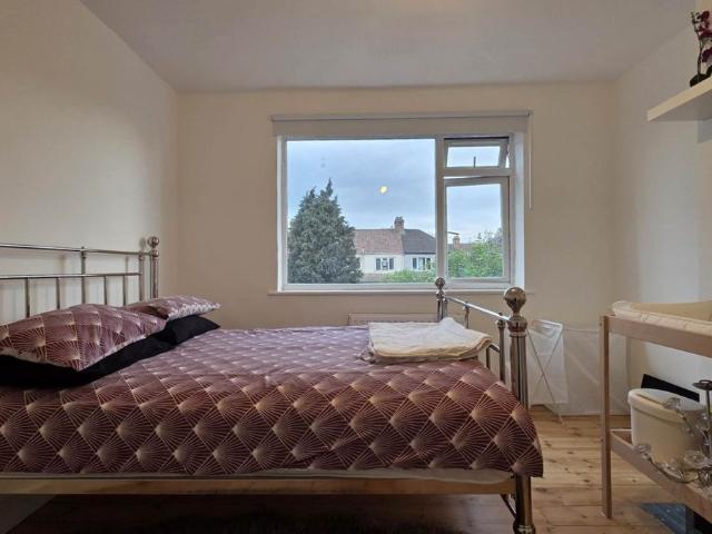 Room for rent in Loxford, Greater London