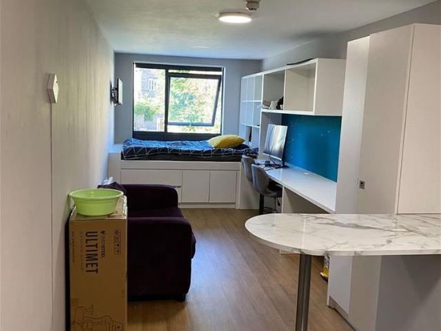 Studio for rent in Tyndall's Park, Feckenham