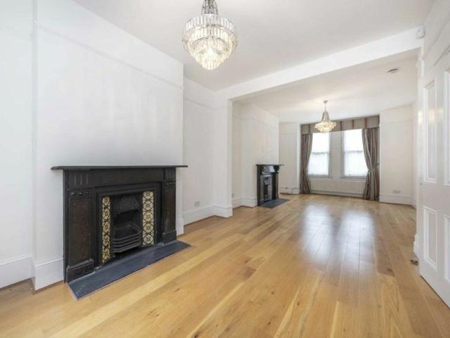 House for rent in Archway, Cat Hill