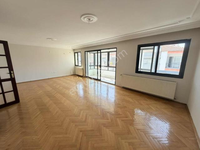 Karabağlar, İzmir içerisinde kiralık mülk