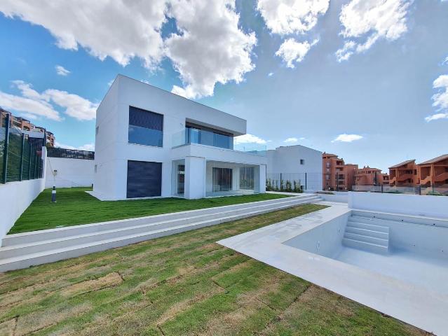 Casa en venta en Castillo de la Duquesa, Costa del Sol Occidental
