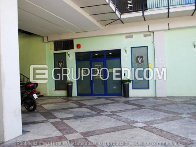 Locale Commerciale in vendita a Terni, Umbria