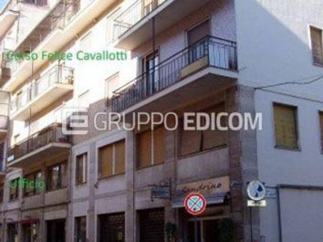 Locale Commerciale in vendita a Valenza, Alessandria