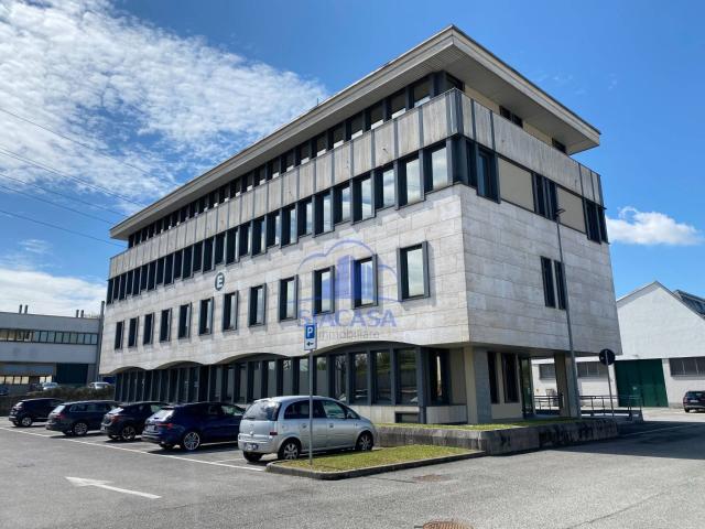 Ufficio in affitto a Caponago, Lombardia