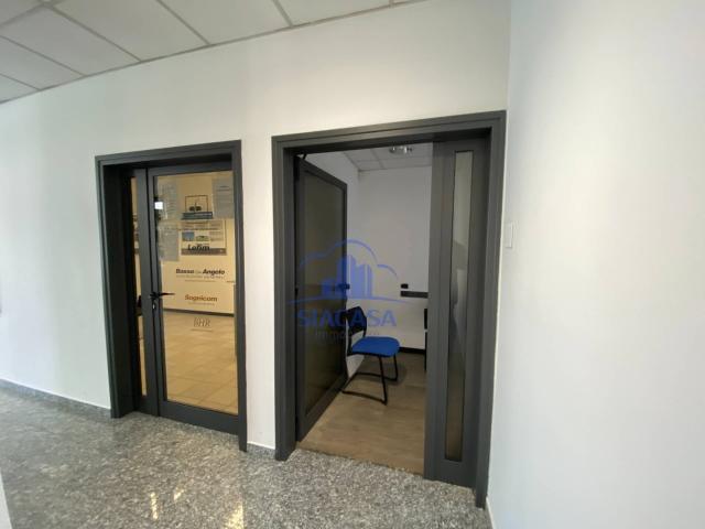Ufficio in affitto a Caponago, Lombardia