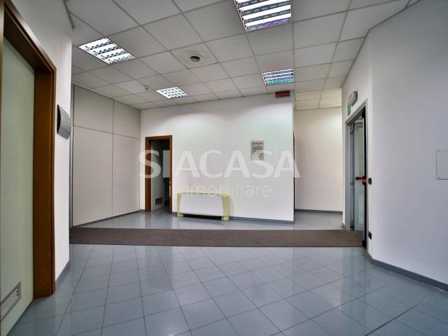 Ufficio in affitto a Rovagnasco, Segrate