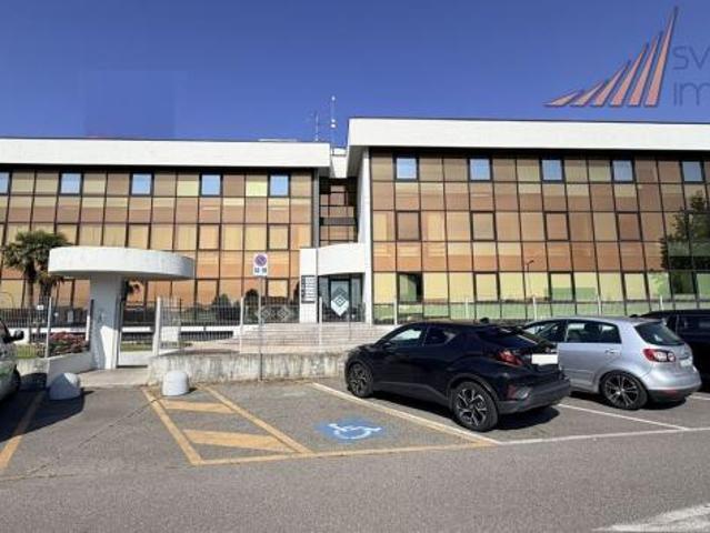 Ufficio in affitto a Bellusco, Lombardia