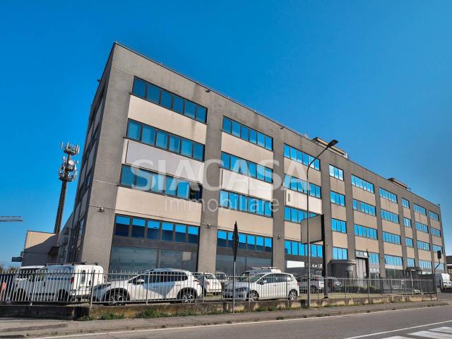 Ufficio in vendita a Cornate D'adda, Lombardia