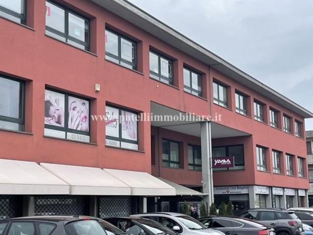 Ufficio in vendita a Calusco D'adda, Lombardia