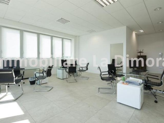 Ufficio in vendita a Imola, Bologna
