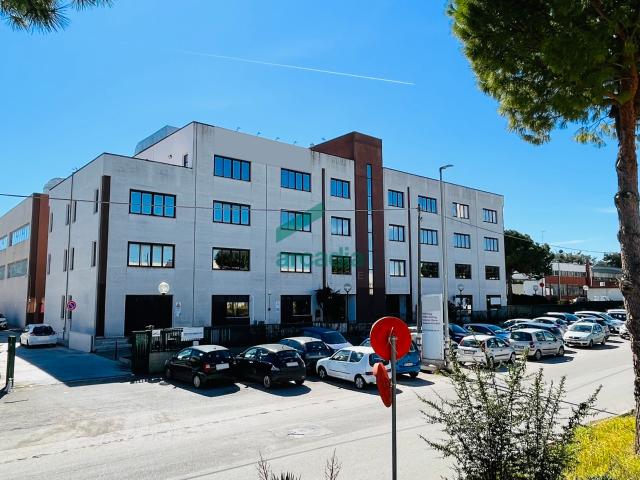 Ufficio in vendita a Municipio 3, Puglia