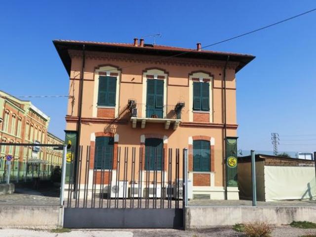 Ufficio in vendita a Ferrara, Reggio Emilia
