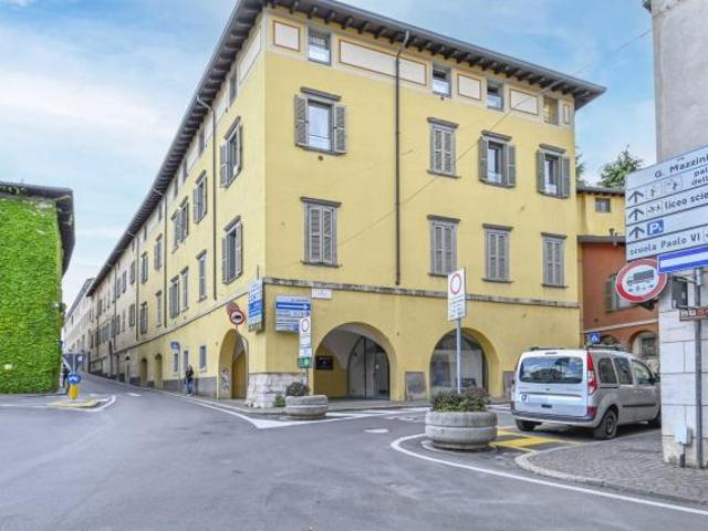 Ufficio in vendita a Alzano Lombardo, Lombardia