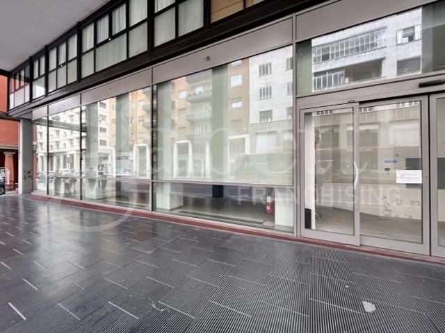 Ufficio in vendita a Porto-Saragozza, Bologna