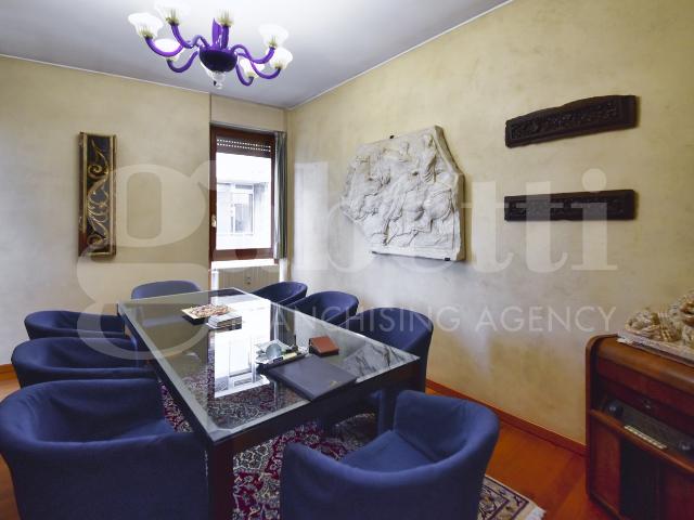 Ufficio in vendita a Centro, Monza