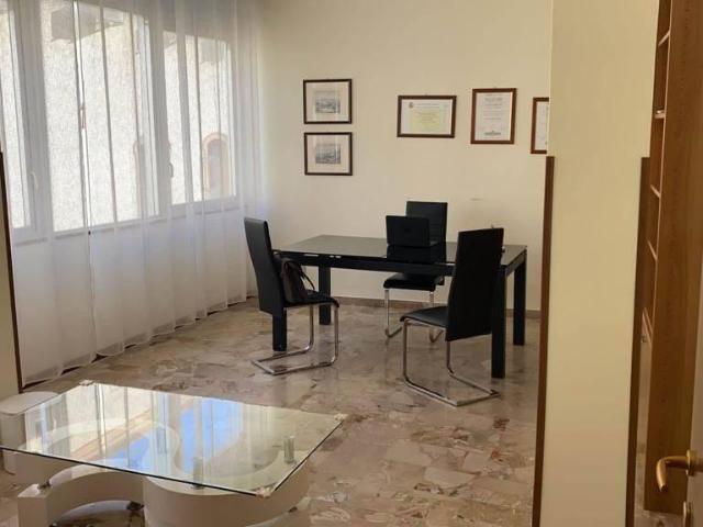 Ufficio in affitto a Caltanissetta, Quartiere Provvidenza