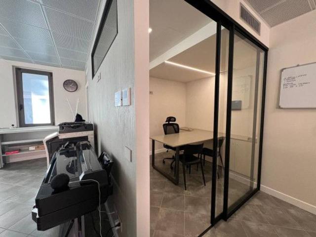 Ufficio in affitto a Carugo, Lombardia