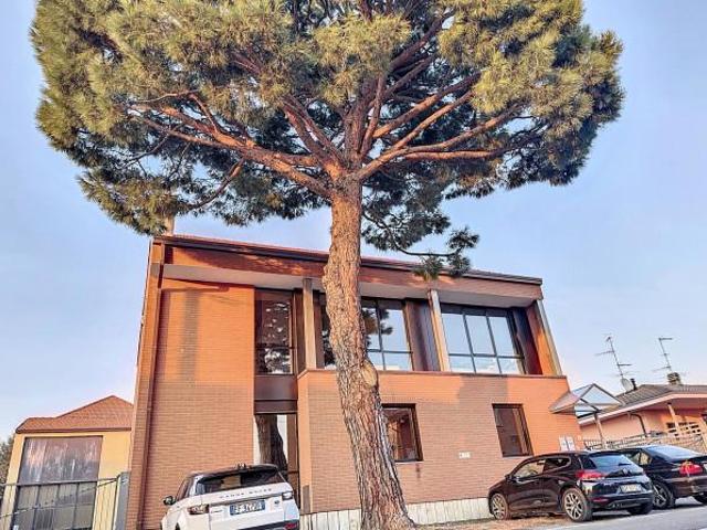 Ufficio in affitto a Venegono Superiore, Lombardia