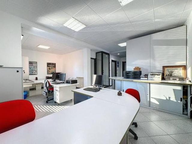 Ufficio in affitto a Venegono Superiore, Lombardia