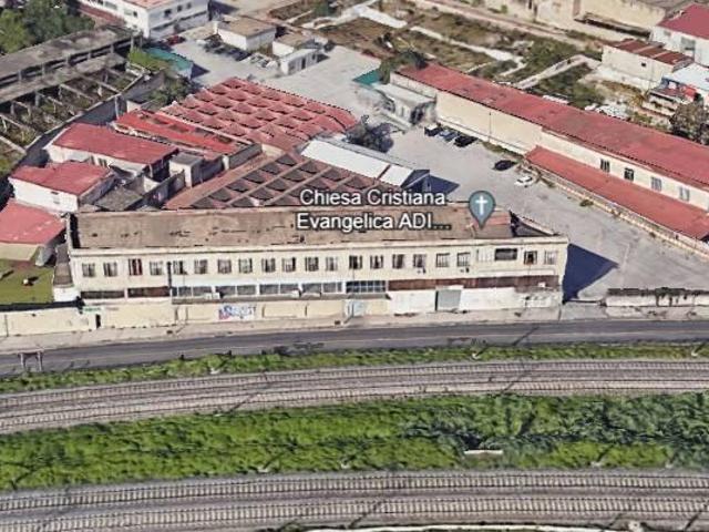 Ufficio in vendita a Municipalità 4, Campania