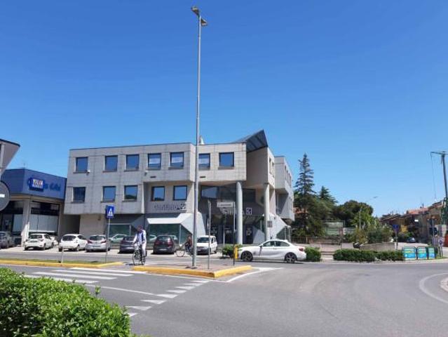 Ufficio in vendita a Miralfiore, Marche
