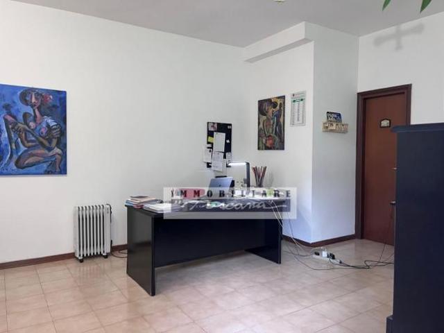 Ufficio in vendita a Viareggio, Toscana