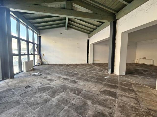Ufficio in vendita a Leffe, Lombardia