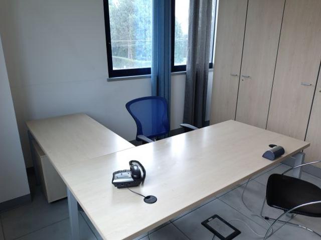 Ufficio in affitto a Cairate, Lombardia