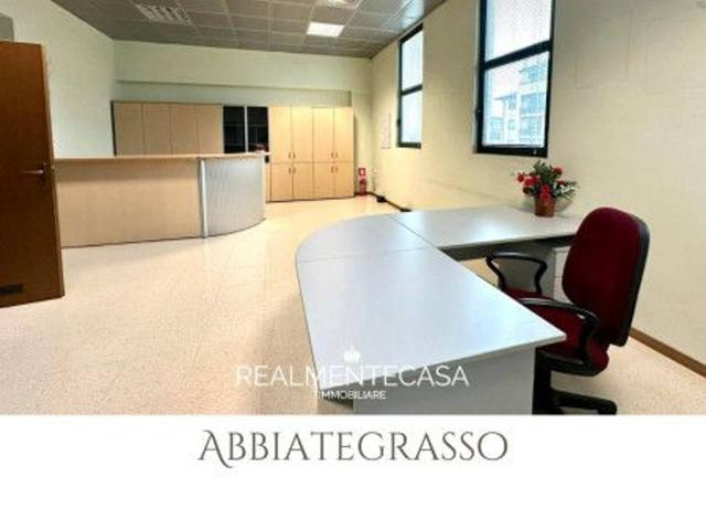 Ufficio in affitto a Abbiategrasso, Lombardia