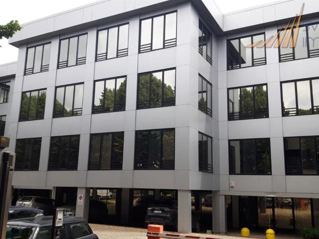 Ufficio in affitto a Agrate Brianza, Lombardia