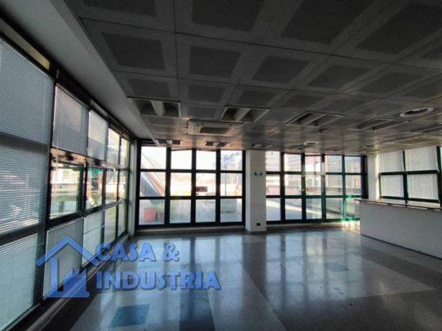 Ufficio in affitto a Agrate Brianza, Lombardia