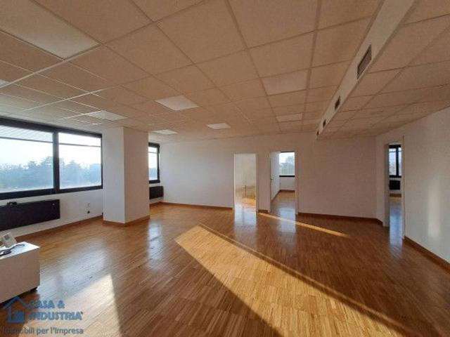 Ufficio in affitto a Agrate Brianza, Lombardia