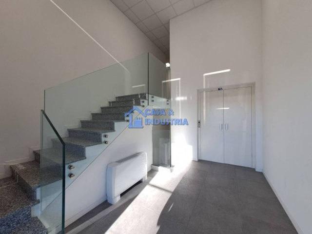 Ufficio in affitto a Agrate Brianza, Lombardia