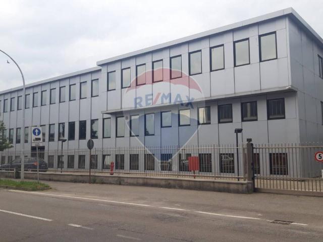 Ufficio in affitto a Agrate Brianza, Lombardia