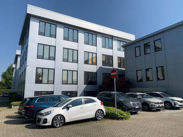 Ufficio in affitto a Agrate Brianza, Lombardia